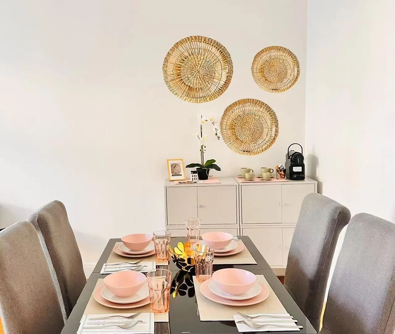 2 Bedrooms In Marais Apartment