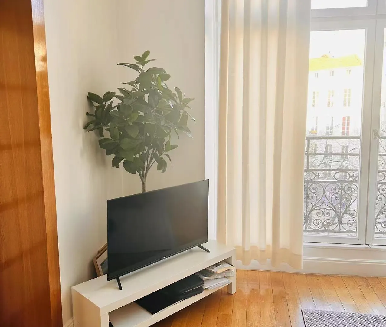2 Bedrooms In Marais Paris