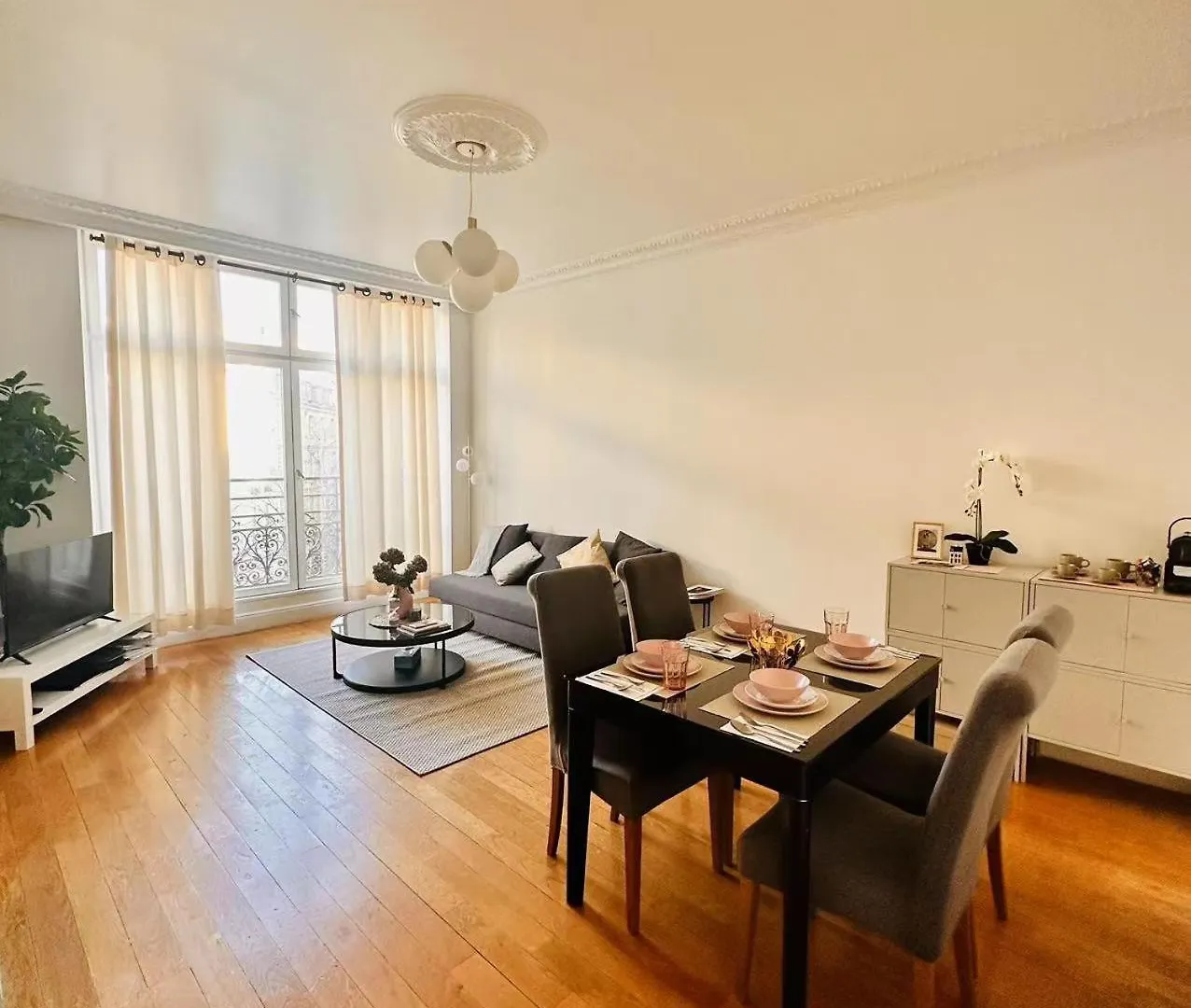 2 Bedrooms In Marais *